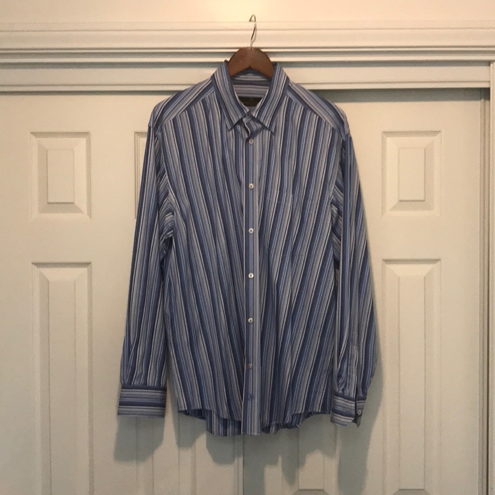 Men’s Bugatchi size XL button up shirt. Blue&white